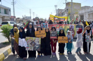 A large number of women participating in Al-Qudas Rally leading by Principal Kulia Alha Bait Qazi Ali Raza