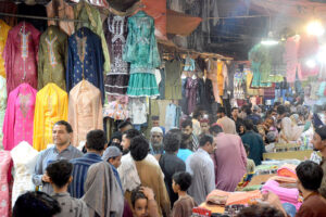 People throng shopping at Bohri Bazar ahead of Eid-ul-Fitr
