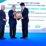 Prime Minister Muhammad Shehbaz Sharif distributes awards among the team of the Aeroponics Technology Complex for Potato Seed Production at the National Agricultural Research Centre