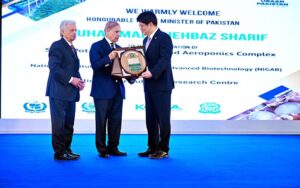 Prime Minister Muhammad Shehbaz Sharif distributes awards among the team of the Aeroponics Technology Complex for Potato Seed Production at the National Agricultural Research Centre