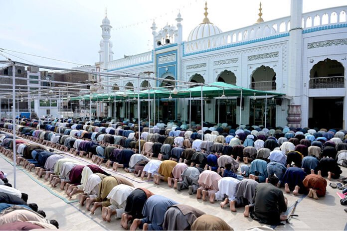 People offering Friday prayers at Gol Chowk Mosque in the holy fasting month of Ramada