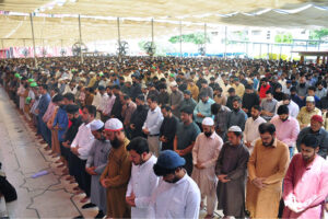 A large number of Muslim performing Namaz e jumma Alvida last Friday of the Ramzan Mubarak at Memon Masjid