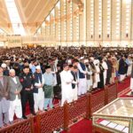 A large number of faithful offering Eidul-Fitr prayers at Faisal Masjid