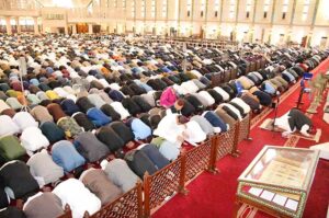 A large number of faithful offering Eidul-Fitr prayers at Faisal Masjid