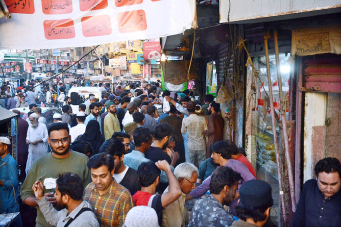 People purchasing food for Iftari at Burns Road