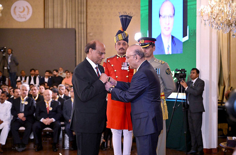 President Asif Ali Zardari Conferring The Award Of Tamgha i Imtiaz Upon President Asif Ali Zardari Conferring The Award Of Tamgha i Imtiaz Upon