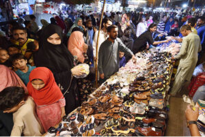 People busy shopping ahead of Eid-ul-Fitr at Bohri Bazar