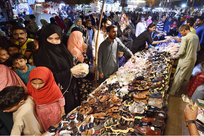 People busy shopping ahead of Eid-ul-Fitr at Bohri Bazar