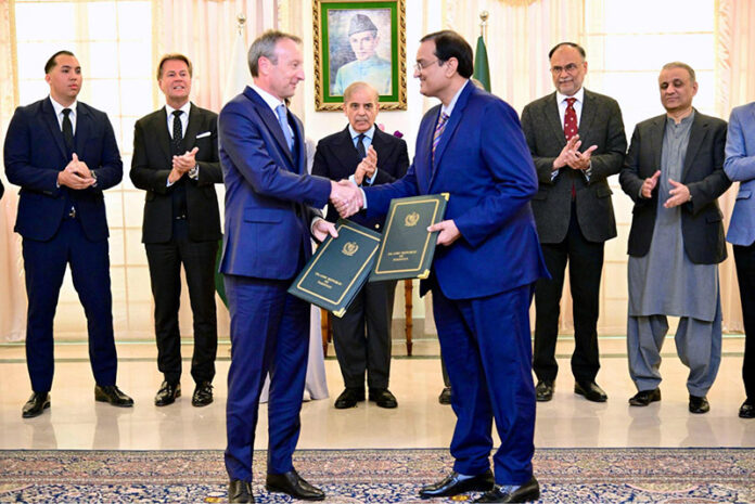 Prime Minister Muhammad Shehbaz Sharif witnesses the MoU exchange between International Free Zones Authority of UAE and Board of Investment of Pakistan