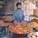 Shopkeeper displays Pakoras for Iftari at Mission Road