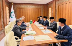 DPM/FM meets FMs of Azerbaijan, Indonesia; agree to strengthen bilateral cooperation