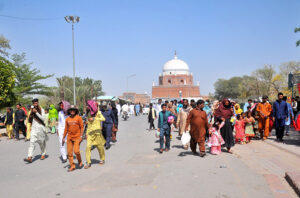 A large number of people visiting the shrine of Hazrat Bahauddin Zakariya on the 2nd Day of Eid ul Fitr celebrations