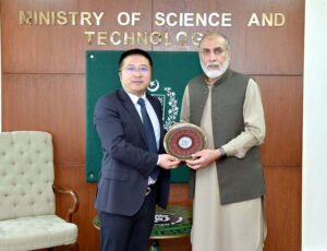 Federal Minister for Science and Technology Khalid Hussain Magsi meets Huawei Deputy CEO Ray Yu to discuss cooperation in advancing digital transformation and technological progress in Pakistan.