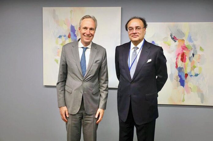 Federal Minister for Finance and Revenue Senator Muhammad Aurangzeb meeting with Martin Raiser, World Bank Vice President for South Asia in Washington D.C