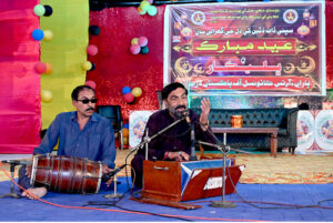 An artist shows his skills during a performance on the stage in Eid Function at Shaheed Zulfikar Ali Bhutto Open Air Theater Arts Council on the late night of 2nd day of Eid-ul-Fitr celebrations
