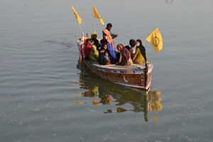 Family enjoy boat ridding at Indus River