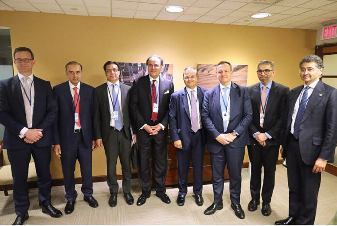 Finance Minister Senator Muhammad Aurangzeb engaging with Mr. Roberto Hoornweg, Global Co-Head, CIB and CEO, Europe, Americas, Middle East, and Africa, Standard Chartered Bank, regarding Pakistan's economic outlook and investment opportunities in Washington D.C