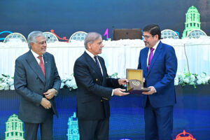 Prime Minister Muhammad Shehbaz Sharif presents appreciation shields to the members of task force of power sector reforms
