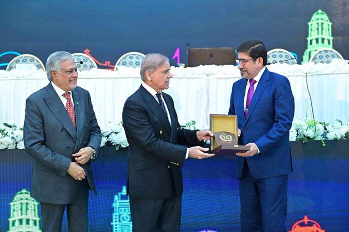 Prime Minister Muhammad Shehbaz Sharif presents appreciation shields to the members of task force of power sector reforms
