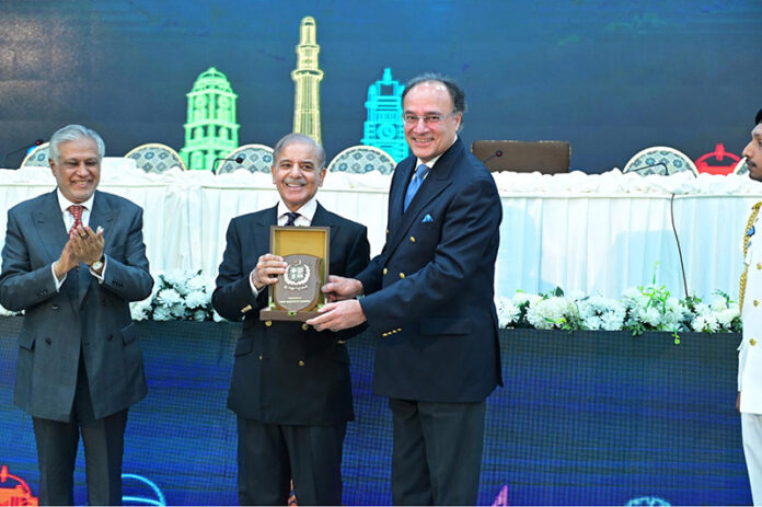Prime Minister Muhammad Shehbaz Sharif presents appreciation shields to the members of task force of power sector reforms