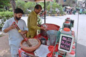 A vendor skillfully prepares refreshing drink Sardai to quench summer thirst in the city