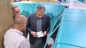 Interior Minister Mohsin Naqvi inspecting newly installed MRP and e-passport machines at Directorate General of Immigration and Passports.