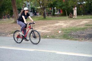 Large number of Participants participate in Run and Ride Rally in connection with World Immunization Week 2025 at Bolan Gate, F-9 Park in the Federal Capital