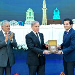 Prime Minister Muhammad Shehbaz Sharif presents appreciation shields to the members of task force of power sector reforms