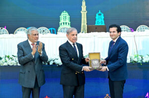 Prime Minister Muhammad Shehbaz Sharif presents appreciation shields to the members of task force of power sector reforms