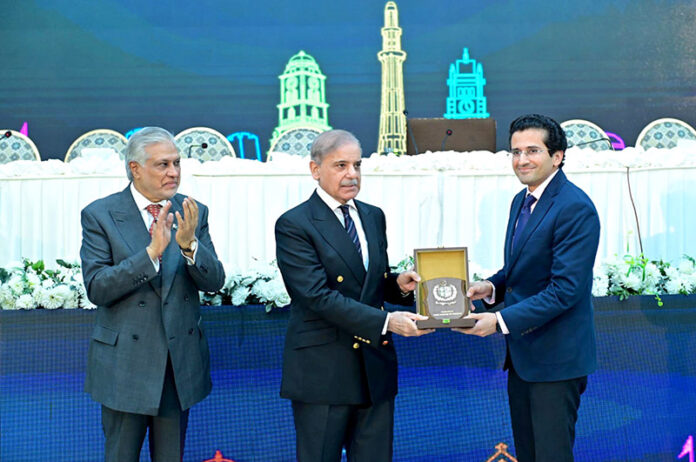 Prime Minister Muhammad Shehbaz Sharif presents appreciation shields to the members of task force of power sector reforms