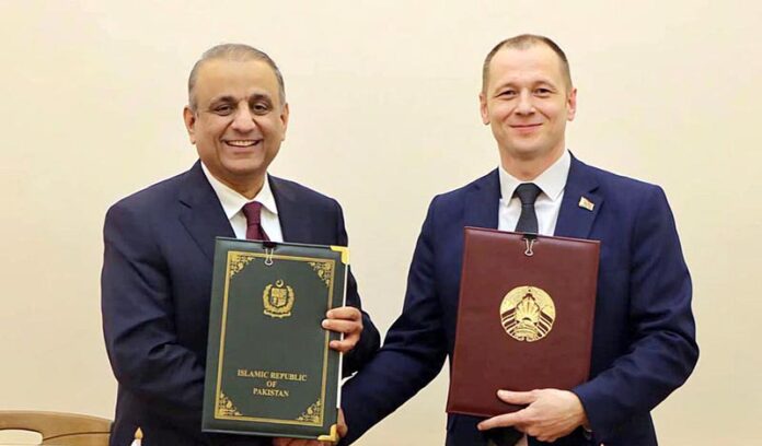 Federal Minister for communications Abdul Aleem khan and Belarusian Minister denis Moroz signed MoUs
