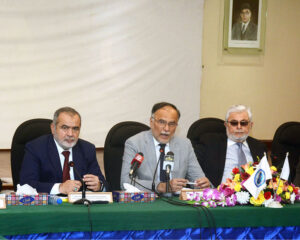 Federal Minister for Planning and Development Ahsan Iqbal addressing the business community during visit of Karachi Chamber of Commerce and Industry