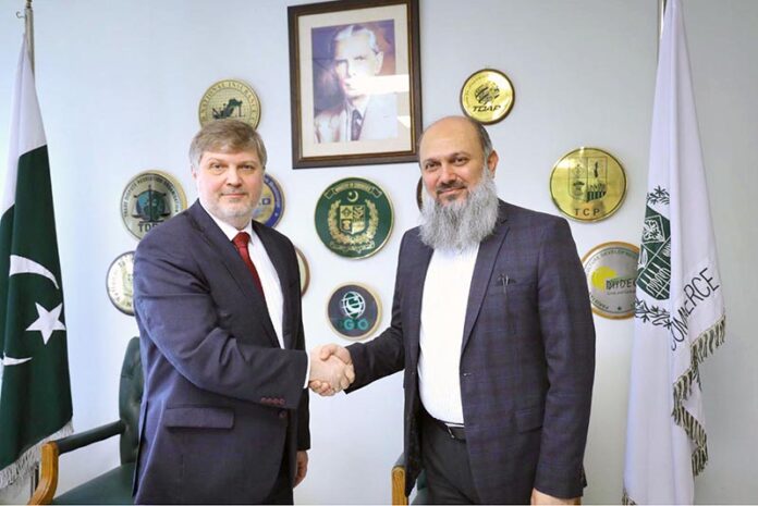 Federal Minister for Commerce Jam Kamal Khan and SPIMEX Vice President Dmitriy Chernyshev shake hands after a meeting on strengthening Pakistan-Russia trade ties
