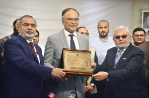 Federal Minister for Planning and Development Ahsan Iqbal addressing the business community during visit of Karachi Chamber of Commerce and Industry
