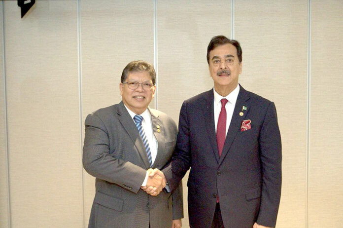 Chairman Senate Syed Yousaf Raza Gilani shakes hands with Tan Sri Dato’ (Dr) Johari bin Abdul, Speaker of the House of Representatives of Malaysia and incumbent President of ASEAN, during his recent visit to Kuala Lumpur to attend briefing session of forthcoming Inter-Parliamentary Speakers' Conference in Seoul