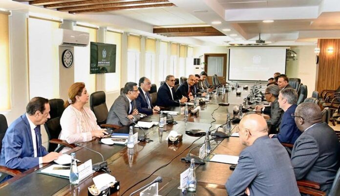 Federal Minister for Finance and Revenue, Senator Muhammad Aurangzeb, in a meeting with the IFC delegation led by Ms. Linda Rudo Munyengeterwa at the Finance Division in federal capital