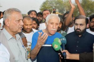 Federal Minister for Board of Investment, Qaiser Ahmed Sheikh talking to the media persons.