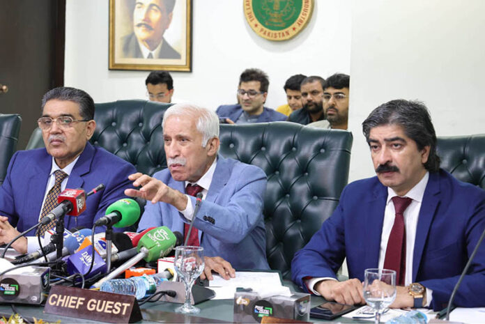 Federal Minister for Board of Investment Qaiser Ahmed Sheikh addresses members during his visit to the Lahore Chamber of Commerce and Industry