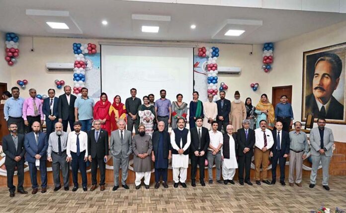 Prof. Dr. Khalid Masood Gondal, Vice Chancellor of Fatima Jinnah University, and Dr. Abdul Ghafoor Niazi, Chairman BOD, Niazi Medical & Dental College,including Senior officials and staff pose for a group photo during the MBBS oath-taking and White Coat Ceremony
