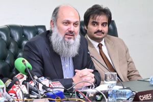 Federal Minister for Commerce, Jam Kamal Khan, addressing during his visit to Chamber of Commerce & Industry (LCCI).