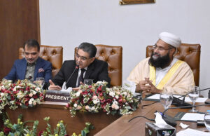 Chairman Pakistan Ullema Council Allama Tahir Ashrafi is addressing during visit to Chamber of Commerce & Industry (LCCI).