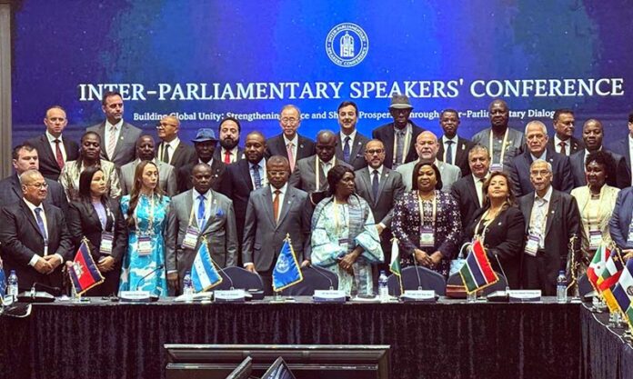 Chairman Senate Syed Yousuf Raza Gillani in a group photo with participant of the Inter-Parliamentary Speakers’ Conference (ISC) on “Global Unity through Parliamentary Diplomacy in Seoul, South Korea