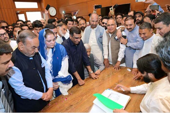Hina Arshad Warraich, daughter of the late Pakistan Muslim League-Nawaz (PML-N) MPA Chaudhry Arshad Javed Warraich, is submitting her nomination papers to the PP-52 by-election returning officer at kutchery