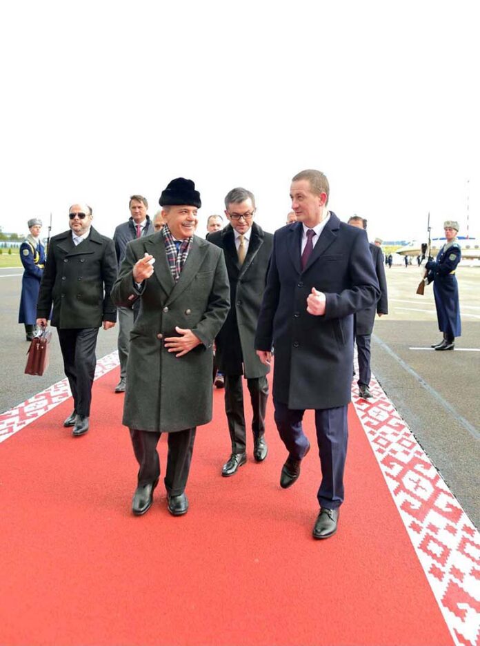 Prime Minister Muhammad Shehbaz Sharif is being received by Prime Minister of Belarus, Alexander Turchin as he arrives at Minsk's International Airport on a two day visit