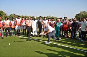 Dutch hockey legend Floris Jan Bovelander provides coaching tips to hockey players during a special training clinic organized by the Khawaja Junaid Hockey Academy (KJHA) at Naseer Bunda Hockey Stadium, Pakistan Sports Complex
