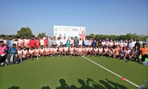 Dutch hockey legend Floris Jan Bovelander provides coaching tips to hockey players during a special training clinic organized by the Khawaja Junaid Hockey Academy (KJHA) at Naseer Bunda Hockey Stadium, Pakistan Sports Complex