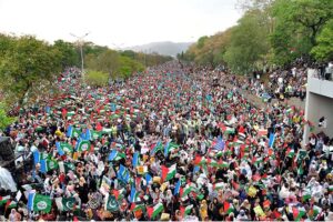 Ameer Jamaat-e-Islami, Hafiz Naeem ur Rehman, forms a human chain to express solidarity with the people of Gaza during the Gaza Million March at Expressway.