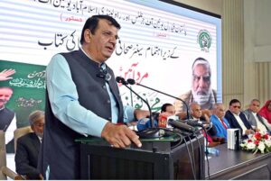 Federal Minister for Kashmir and Gilgit Baltistan Affairs, States and Frontier Regions, Engr Amir Muqam addresses the book launching ceremony of ‘Mard e Ahan, Mian Muhammad Nawaz Sharif’ written by senior journalist and eminent columnist Muhammad Nawaz Raza at Information Service Academy