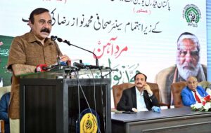 Federal Minister for Kashmir and Gilgit Baltistan Affairs, States and Frontier Regions, Engr Amir Muqam addresses the book launching ceremony of ‘Mard e Ahan, Mian Muhammad Nawaz Sharif’ written by senior journalist and eminent columnist Muhammad Nawaz Raza at Information Service Academy