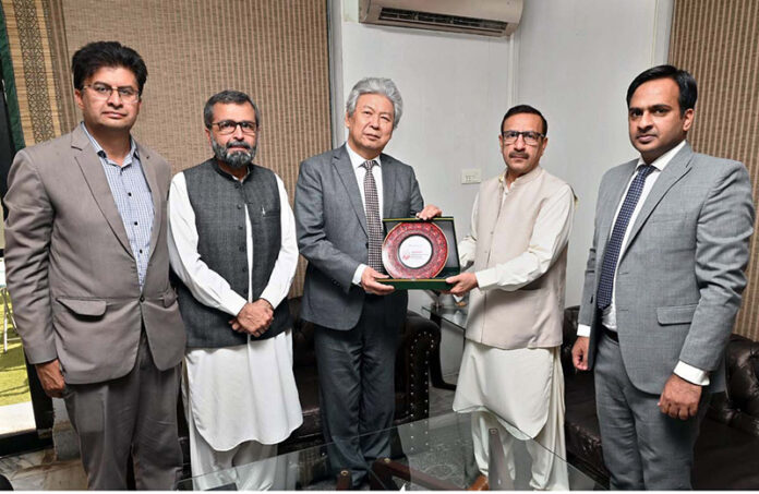 Managing Director Associated Press of Pakistan, Muhammad Asim Khichi presents souvenir to Ambassador of Kyrgyz Republic, Avazbek Atakhanov during his visit to APP Headquarters